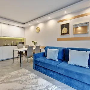 Flatbook Waterlane Island With Riverview Apartment